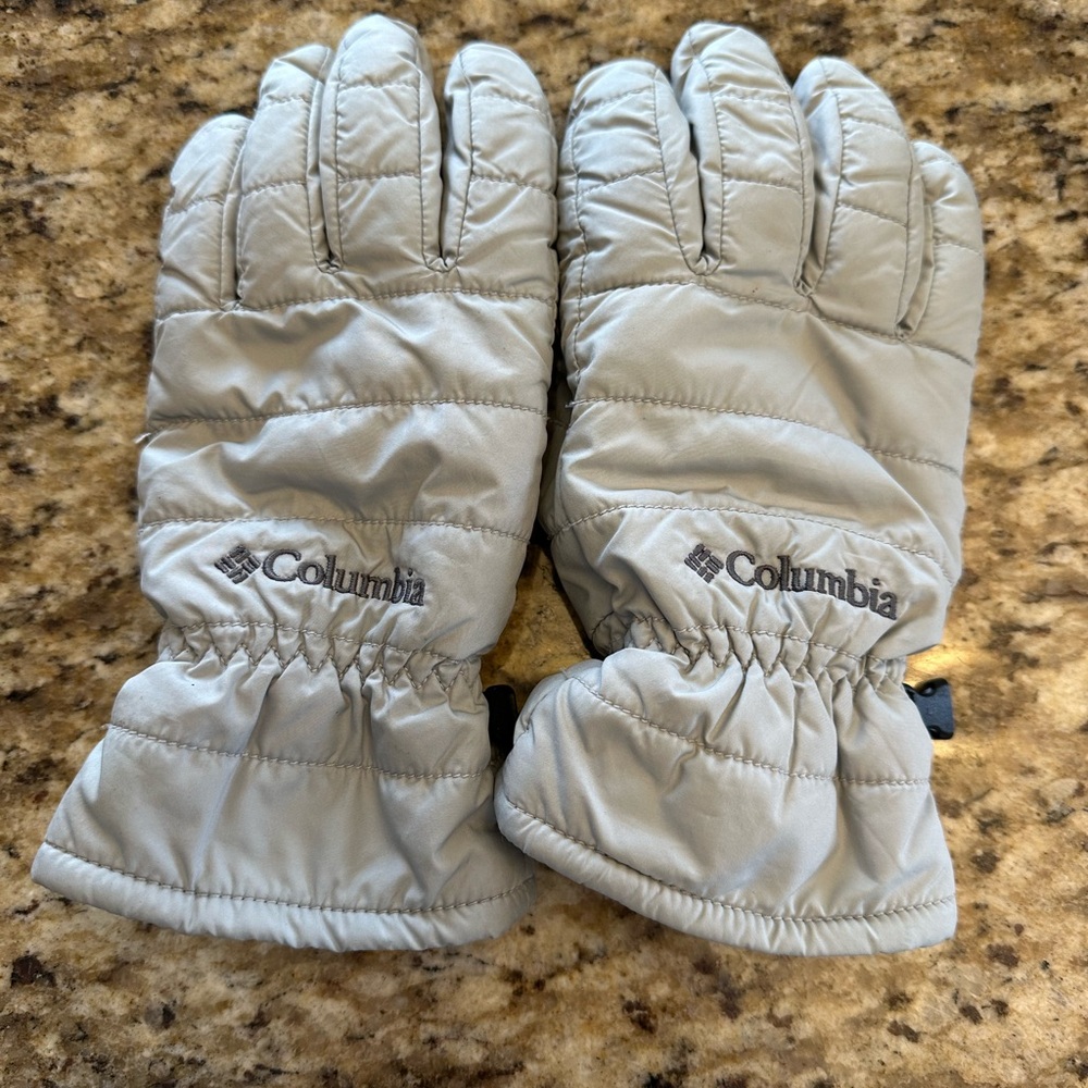 Columbia Gray Ski Jacket Insulated for Snow Adventures